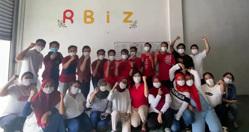 RBiz about us banner variant